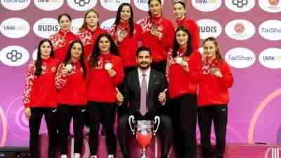 Türkiye Güreş Federasyonu Başkanı Taha Akgül, U23 Avrupa Şampiyonu olan