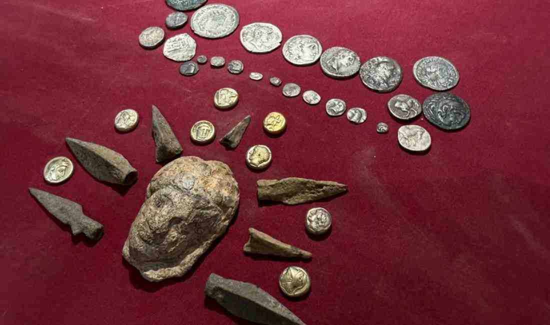 İzmir’de Tarihi Eser Operasyonu: 11 Milyon TL Değerinde Eser Ele Geçirildi İzmir’in Menemen ilçesinde, Lidya, Arkaik, Helenistik, Roma ve Bizans dönemlerine