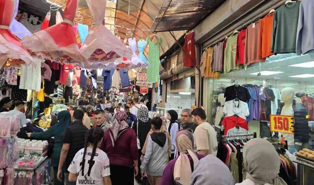 Depremde Hasar Alan Çarşı, Bayram Öncesi Canlandı Kahramanmaraş merkezli depremlerde