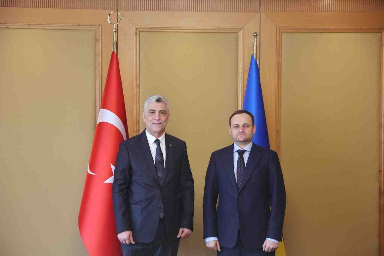 Ticaret Bakanı Ömer Bolat, resmi temaslarda bulunmak üzere gittiği Ukrayna’nın