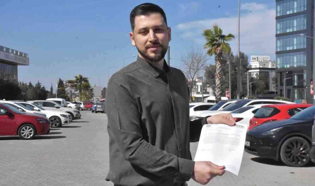 İzmir’de yaşayan Fatih Karadeniz (30), internetten verdiği elektrikli otomobil siparişinden