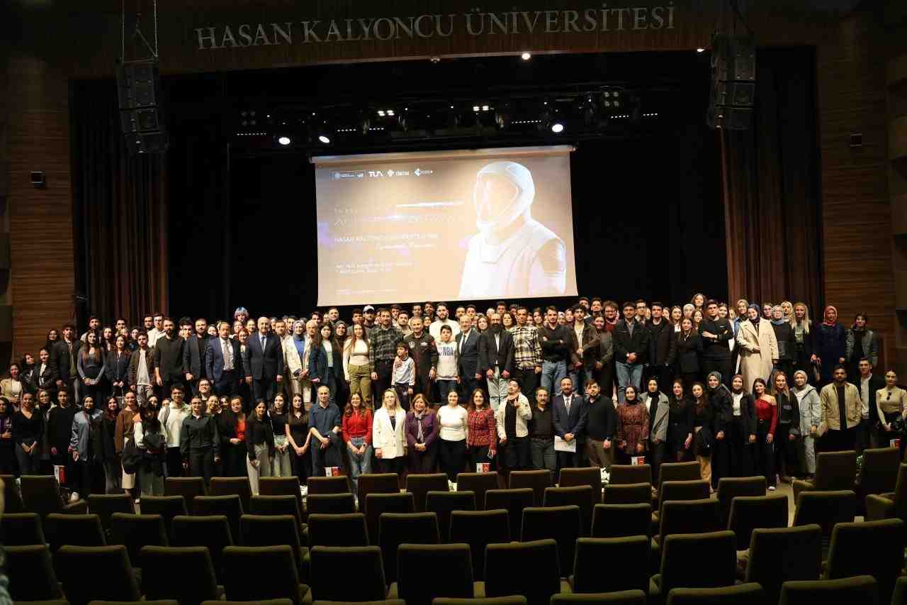 Türkiye’nin ilk astronotu Alper Gezeravcı, Gaziantep’te Hasan Kalyoncu Üniversitesi öğrencileriyle