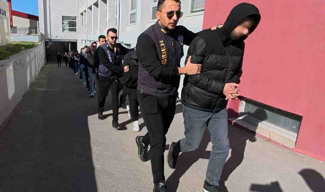 Adana Merkezli Yasa Dışı Bahis Operasyonu: 19 Gözaltı, 13 Tutuklama Adana merkezli üç ilde düzenlenen yasa dışı bahis operasyonunda 19