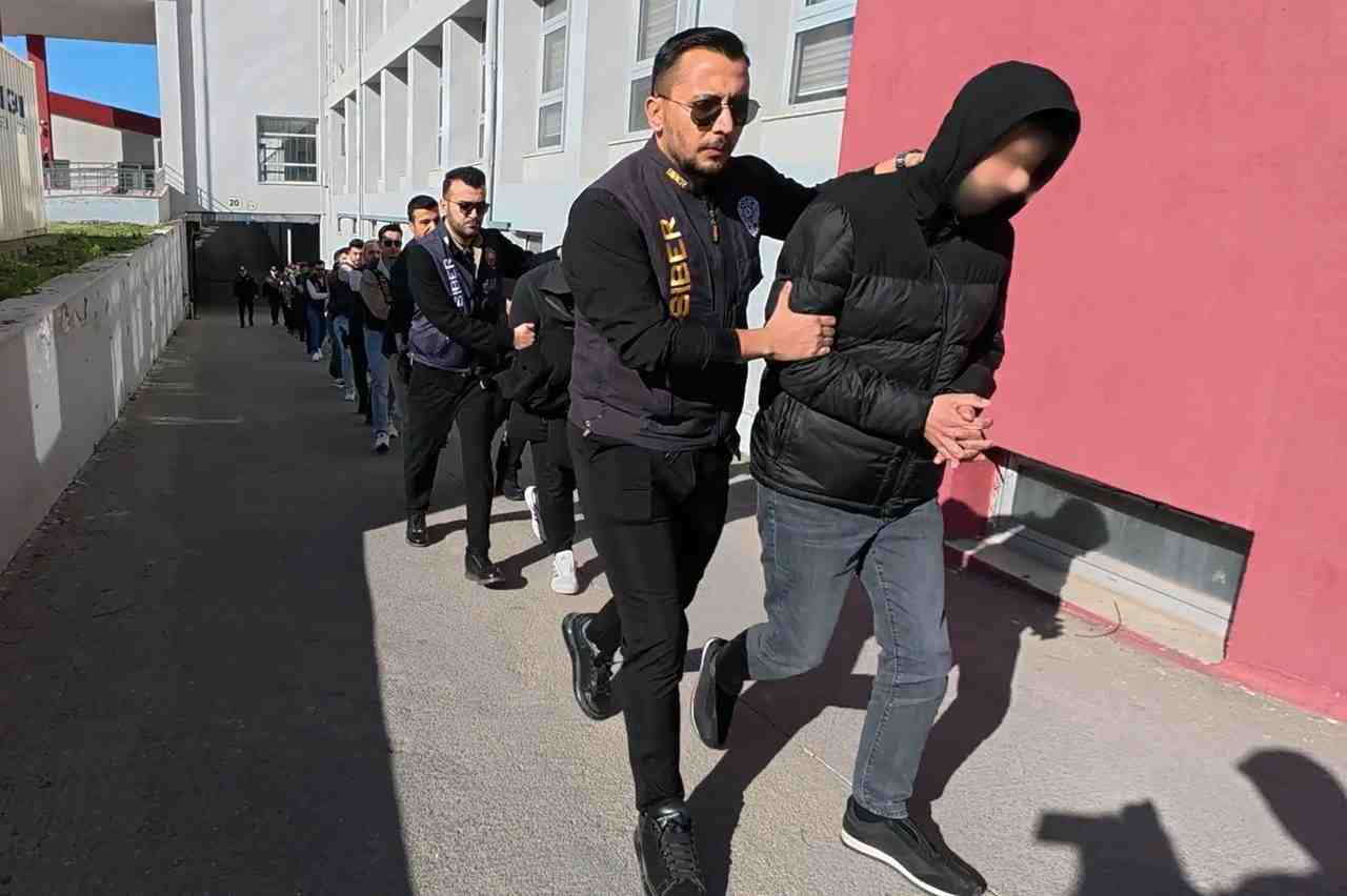 Adana merkezli üç ilde düzenlenen yasa dışı bahis operasyonunda 19