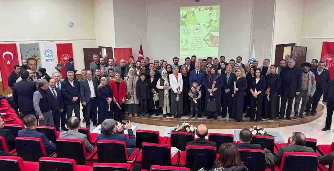 Kars’ta Kafkas Üniversitesi Veteriner Fakültesi tarafından düzenlenen “İneklerde Döl Verimi