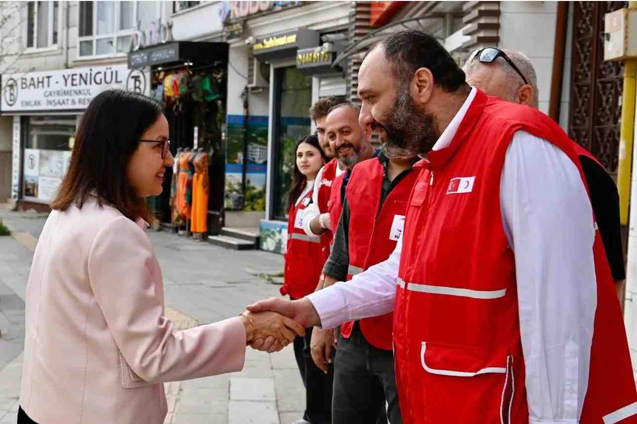 Yalova Valisi Dr. Hülya Kaya, Türk Kızılay Yalova Şube Başkanlığı’nı