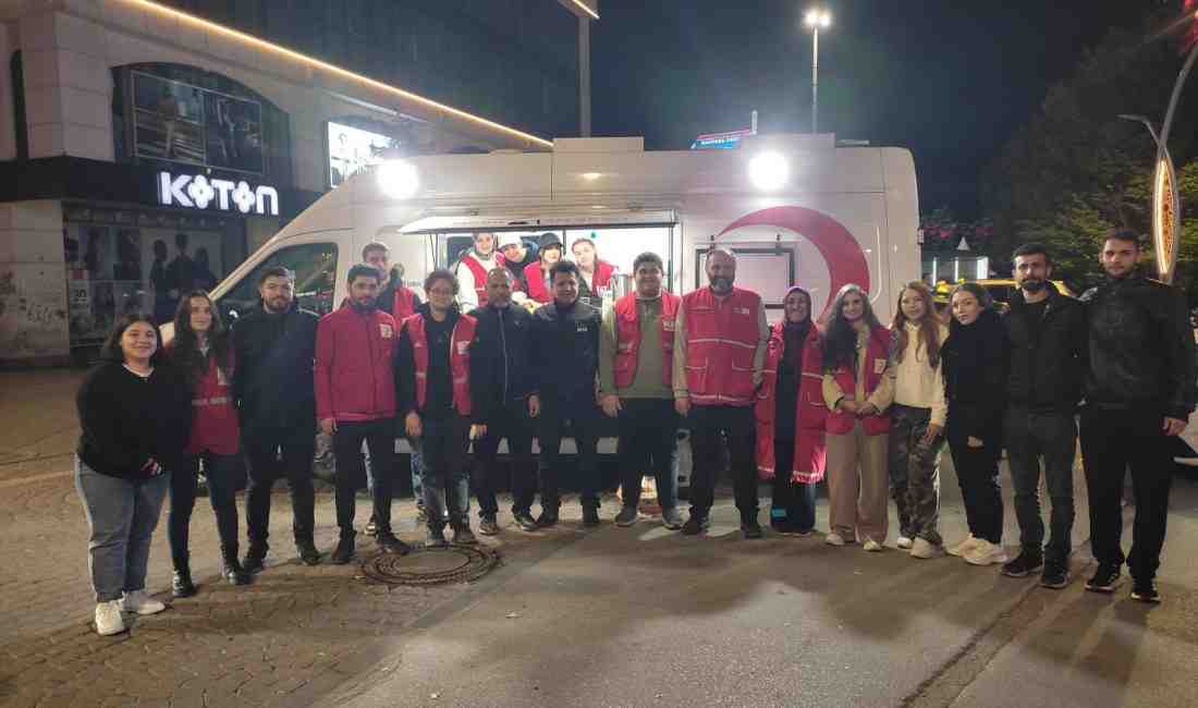 Yalova’da Deprem Sonrası Türk Kızılay’ından Hızlı Müdahale: Mobil İkram Araçlarıyla Sahadalar Marmara Denizi’nde meydana gelen ve Yalova başta olmak üzere çevre