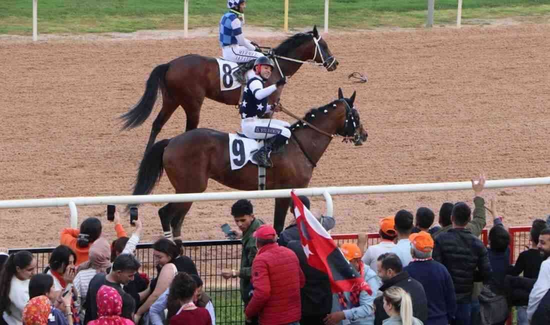 Adana Yeşiloba Hipodromu’nda Kültür Yolu Festivali kapsamında koşulan yarış nefesleri