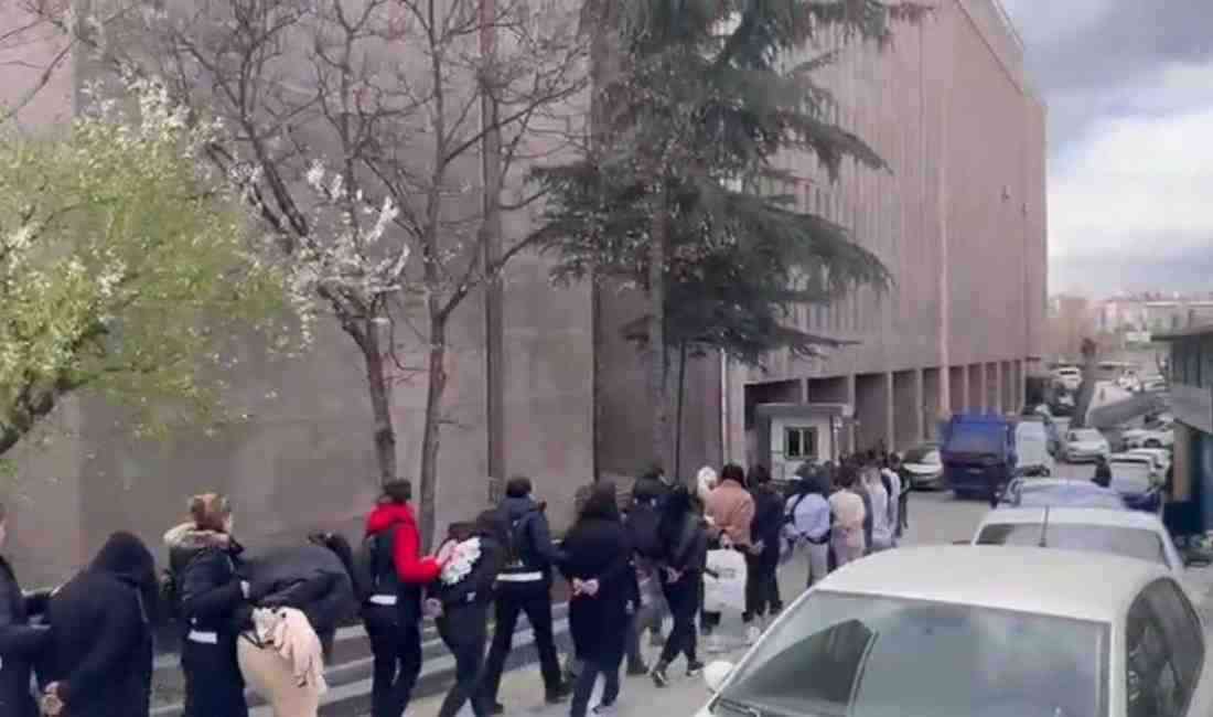 Ankara’da sosyal medya üzerinden erkekleri fuhuş vaadiyle kandırarak tuzağa düşüren