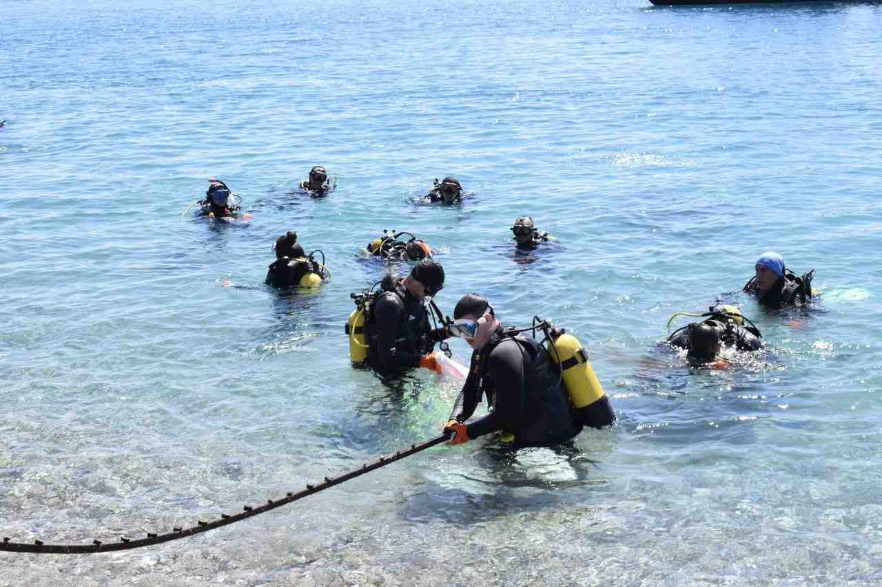 Konyaaltı Sahili’nde Farkındalık Etkinliği Antalya Büyükşehir Belediyesi’nin öncülüğünde, çevre bilincini