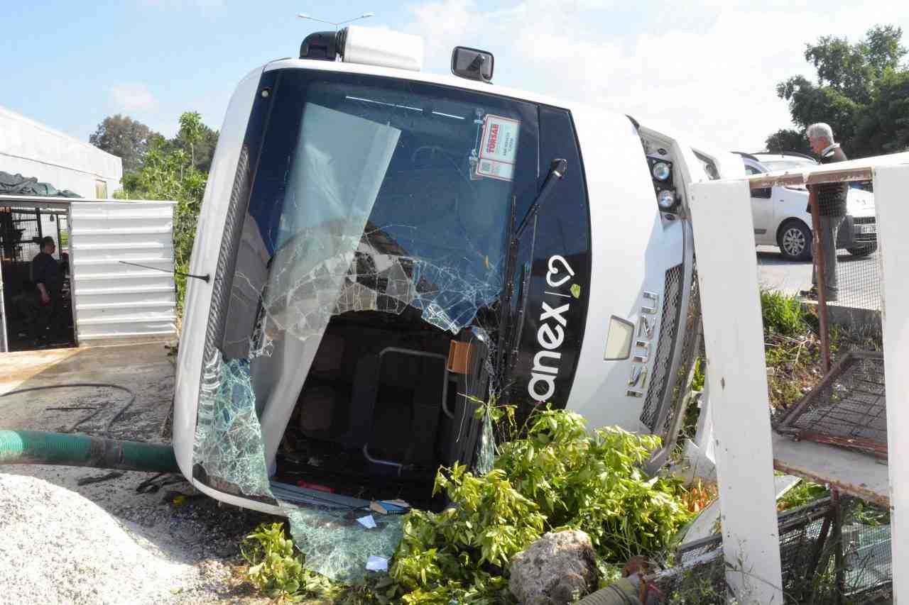Antalya’nın Manavgat ilçesinde sabah saatlerinde meydana gelen trafik kazasında, otellere