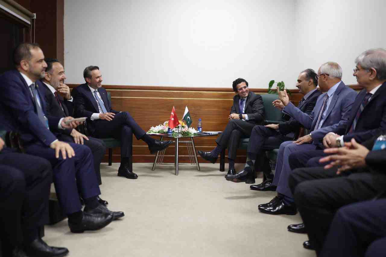 Enerji ve Tabii Kaynaklar Bakanı Alparslan Bayraktar, Pakistan’da gerçekleştirdiği temaslar