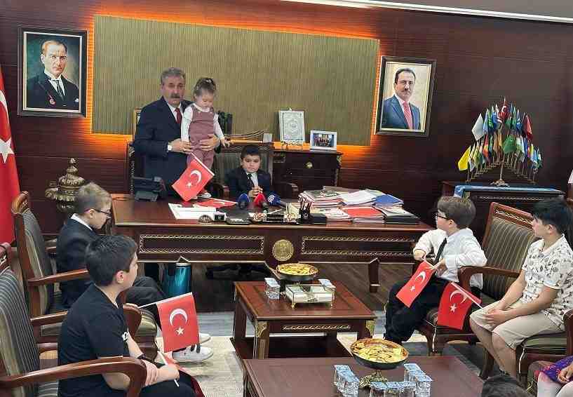 Büyük Birlik Partisi (BBP) Genel Başkanı Mustafa Destici, 23 Nisan
