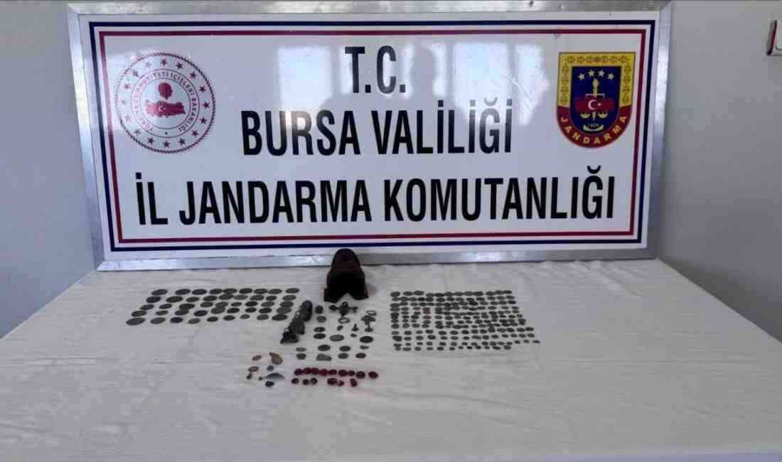 Jandarma Ekipleri Şüpheli Aracı Durdurdu Bursa’nın Gemlik ilçesinde jandarma ekipleri,