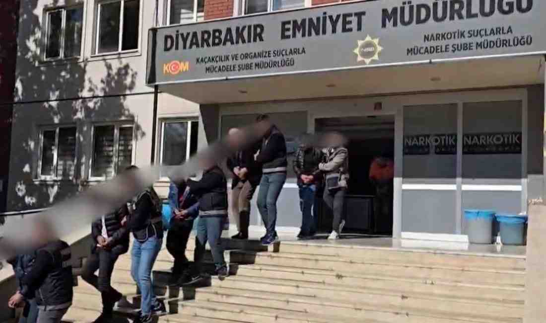 Diyarbakır Cumhuriyet Başsavcılığı koordinesinde, sokak satıcılarına yönelik yürütülen geniş çaplı