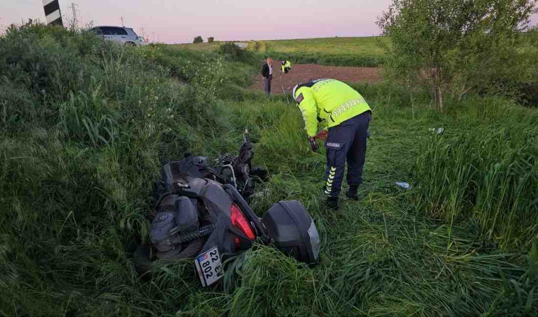Motosiklet Kontrolden Çıktı, Faciayla SonuçlandıEdirne’nin Karayusuf köyü mevkisinde meydana gelen