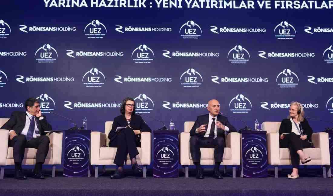 Sakarya’da düzenlenen 14. Uluslararası Ekonomi Zirvesi (UEZ 2025) kapsamında konuşan