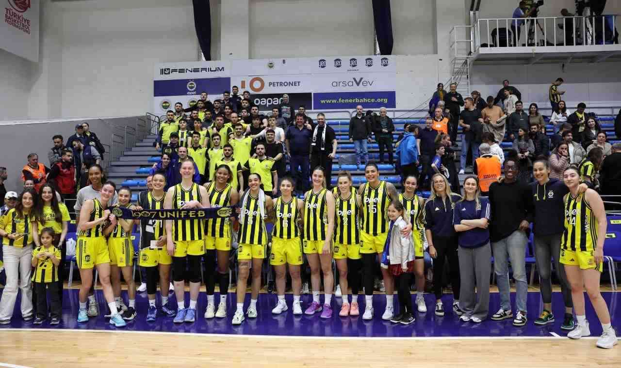Kadınlar Basketbol Süper Ligi yarı final ilk maçında Fenerbahçe Opet,