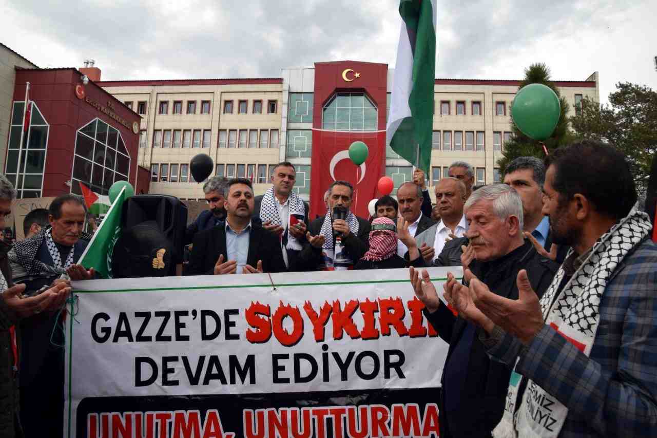 Van’ın Erciş ilçesinde Sivil İnisiyatif Platformu öncülüğünde düzenlenen etkinlikte, İsrail’in