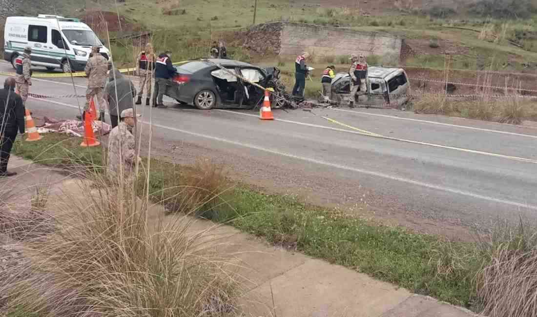 İslahiye’de Kafa Kafaya Çarpışma: Araç Alev AldıGaziantep’in İslahiye ilçesinde sabah