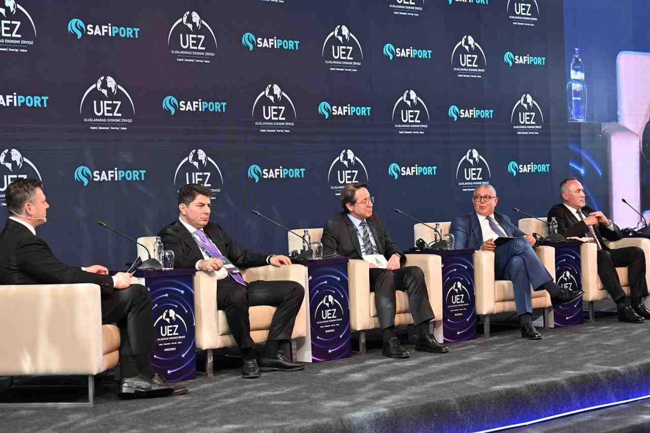 Sakarya’da düzenlenen Uluslararası Ekonomi Zirvesi’nin altıncı panelinde, “İhracatta Yeni Strateji: