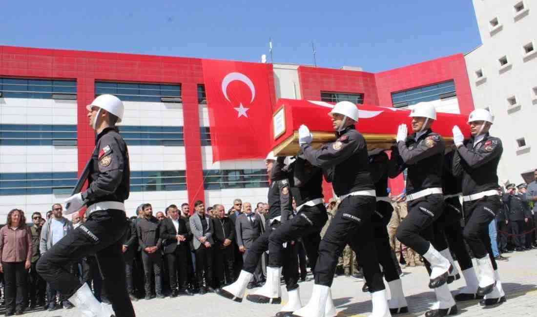 Malatya‘da Görevli Komiser Göksel Özay’a Veda Malatya İl Emniyet Müdürlüğü’nde