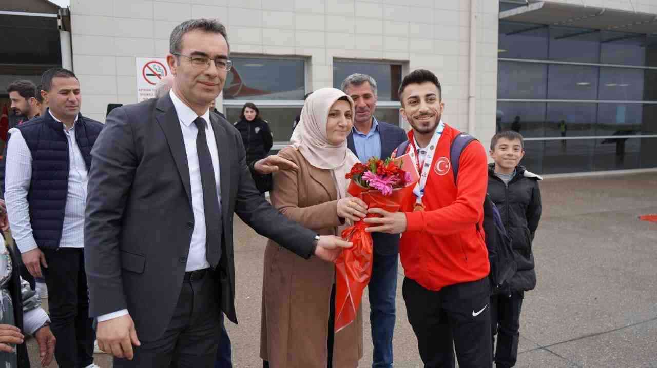 Harun Algül Avrupa’nın Zirvesinde Moldova’nın başkenti Kişinev’de düzenlenen 2025 Büyükler