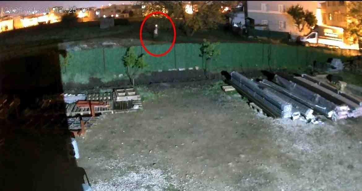 
Bursa’nın Yıldırım ilçesinde bir inşaat malzemesi satışı yapılan iş yeri,