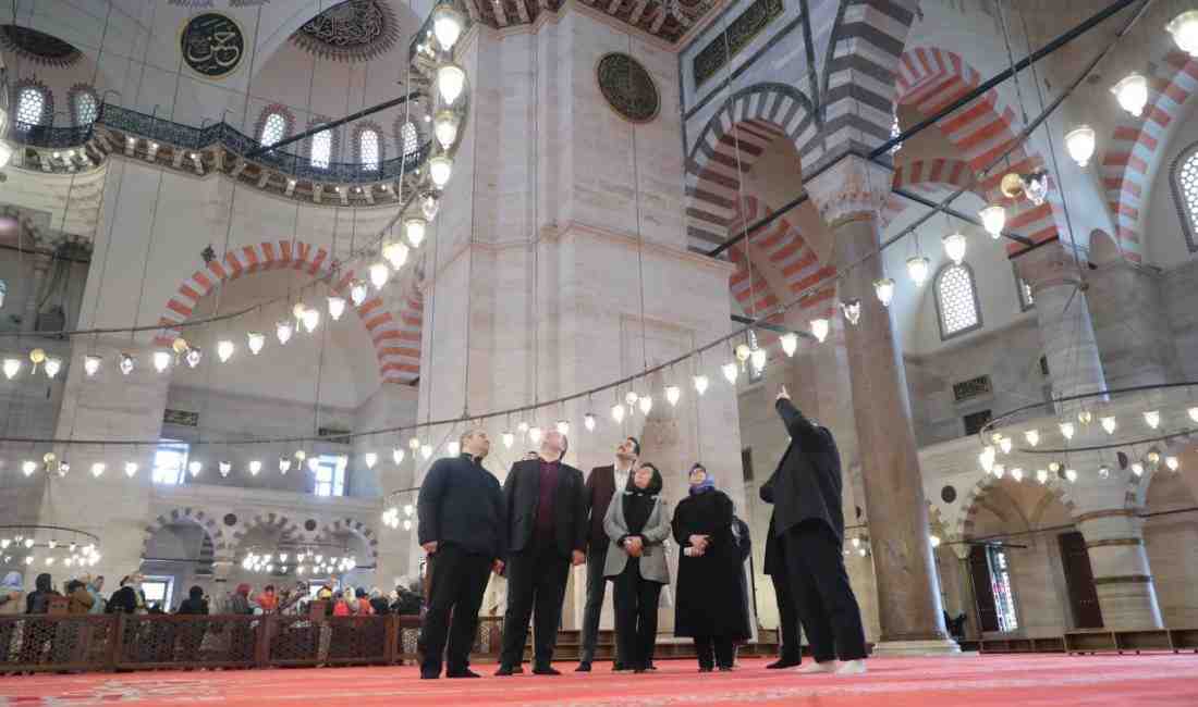 Mimar Sinan, Kabri Başında Dualarla AnıldıAK Parti İstanbul İl Başkanlığı,