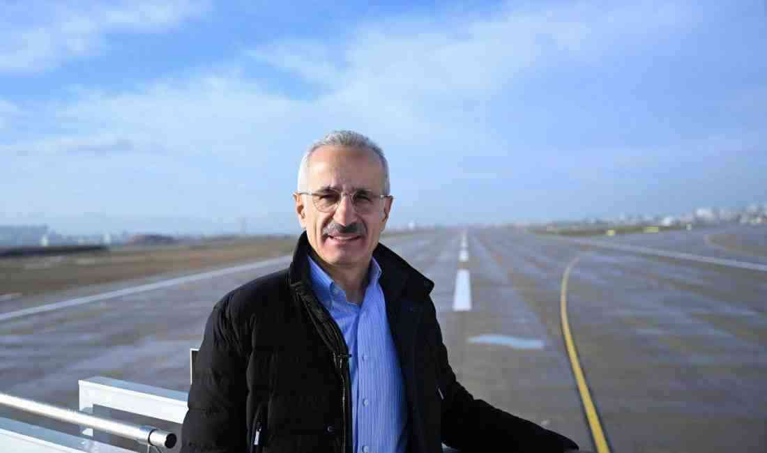 Aynı Anda Üç Uçak İniş-Kalkış Yapabilecek Ulaştırma ve Altyapı Bakanı