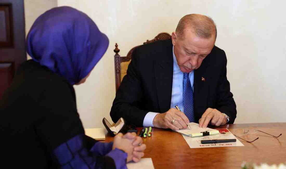 Cumhurbaşkanı Erdoğan’dan Gazze’ye Kurban Bağışı: 7 Hisse Türk Kızılayı’na Emanet Cumhurbaşkanı Recep Tayyip Erdoğan, 2025 Kurban Bayramı dolayısıyla 7 hisse