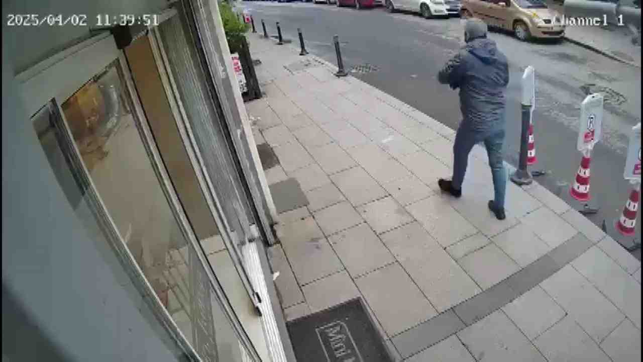 İstanbul Fatih’te yaşayan 85 yaşındaki N.T., telefonda kendisini oğlu gibi