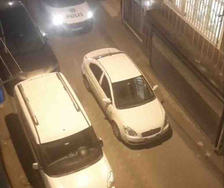 İstanbul’un Fatih ilçesinde yaşanan olayda, havaya ateş açan şüphelilerin silahından