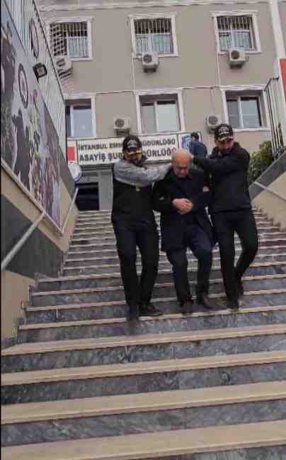 İstanbul – İstanbul’da 533 suç kaydı bulunan firari 9 yıl sonra yakalandı Esenyurt‘ta İzine Ulaşıldı İstanbul Asayiş Şube Müdürlüğü’ne bağlı Aranan Şahıslar