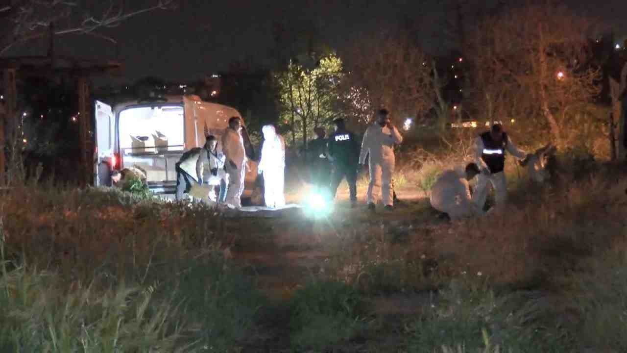 Akşam saatlerinde korkunç manzara İstanbul’un Küçükçekmece ilçesinde, boş bir arazide