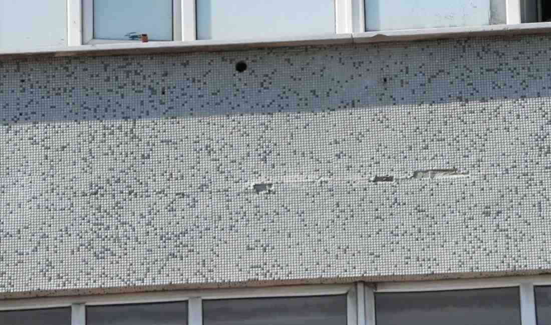 6.2 Büyüklüğündeki Deprem Sonrası Bina Hasar Gördü İstanbul’da meydana gelen