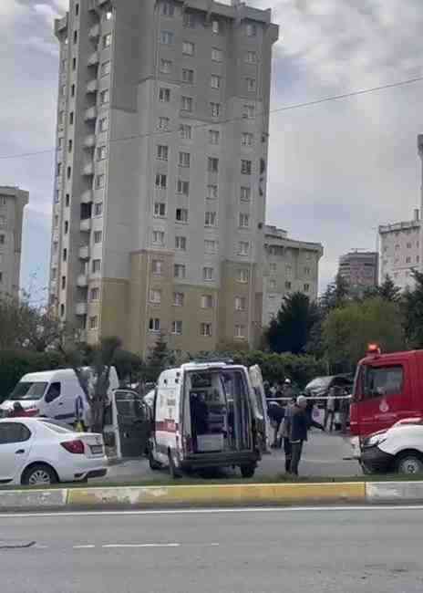 Direksiyon hakimiyetini kaybeden sürücünün aracı dubalara çarpıp takla attı, hastaneye