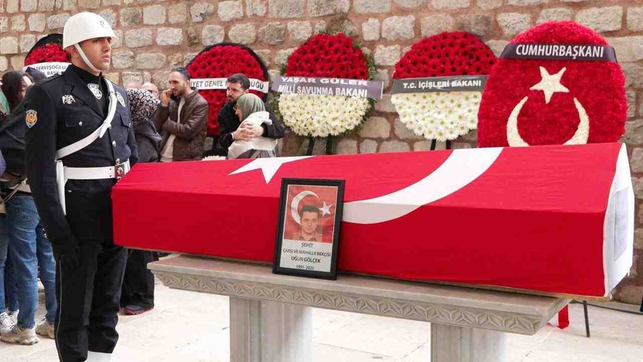 Bağcılar’daki Silahlı Saldırıda Şehit Düştü İstanbul’un Bağcılar ilçesinde kimlik kontrolü