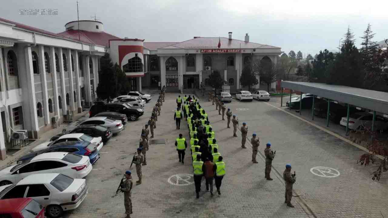 3 İlde Eş Zamanlı Operasyon Kahramanmaraş İl Jandarma Komutanlığı ekipleri,