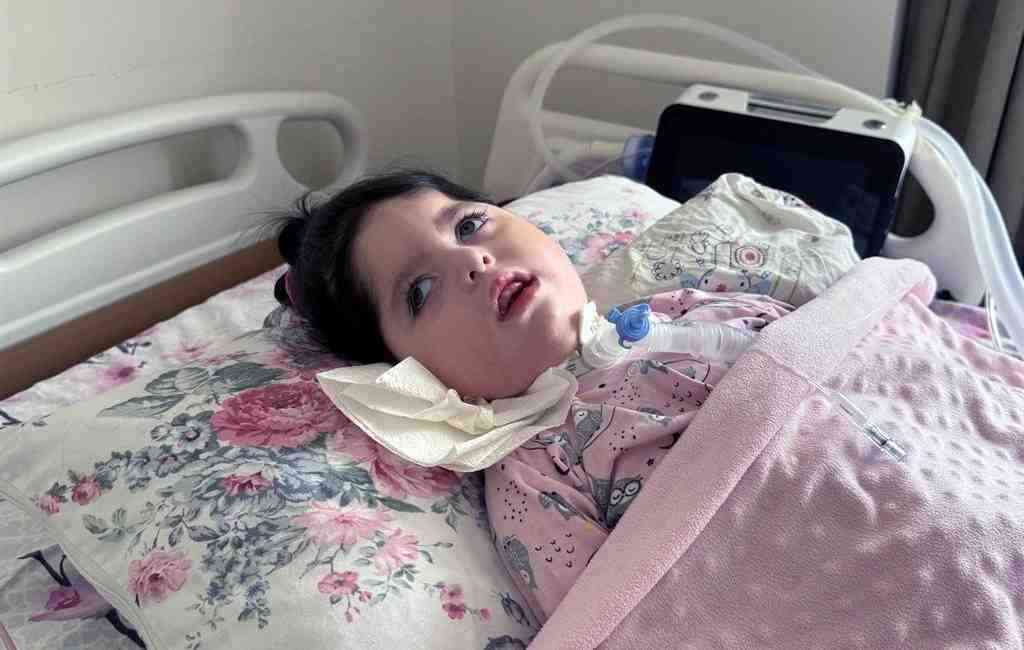 Mardin’in Derik ilçesinde SMA Tip-1 hastası olan 2,5 yaşındaki Elanur