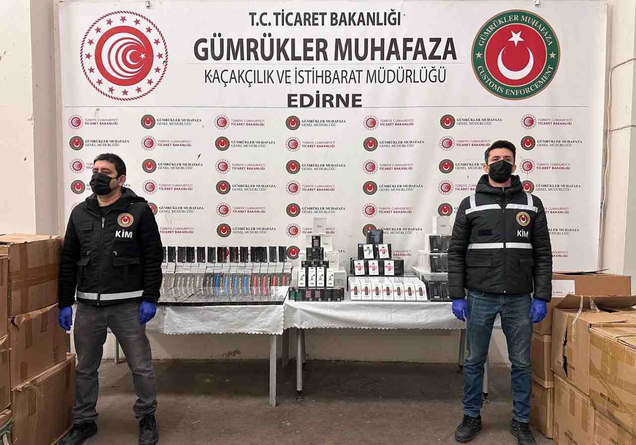 Edirne’de Kapıkule Sınır Kapısı’ndan Türkiye’ye giriş yapan bir TIR’da, Gümrük