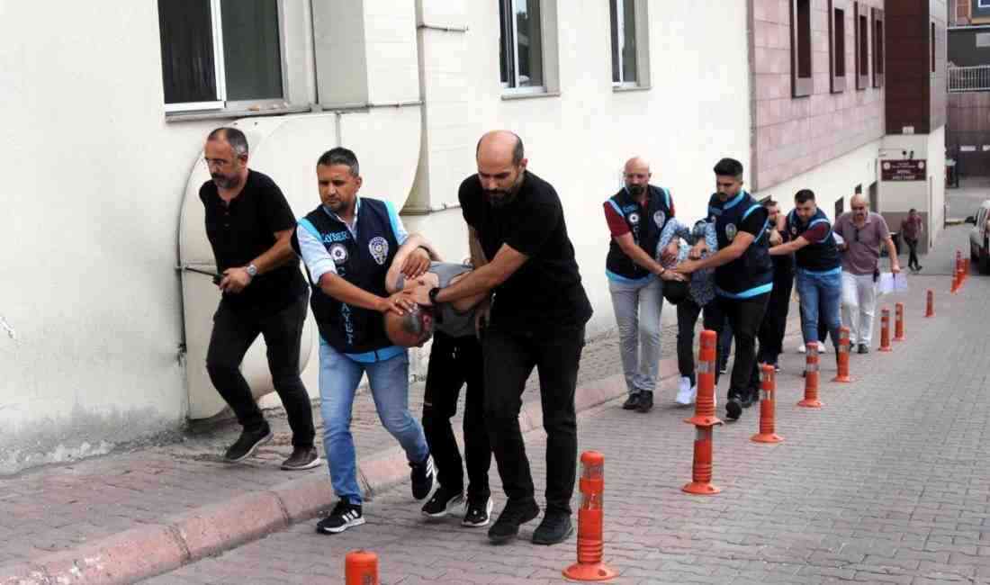 Kayseri’de geçen yıl bir kıraathanede çıkan silahlı kavgaya müdahale ederken
