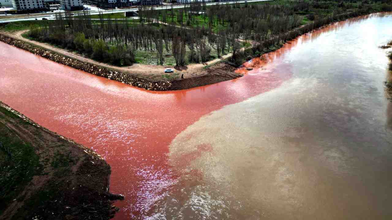 Sivas’tan doğup Karadeniz’e dökülen Türkiye’nin en uzun nehri Kızılırmak, bahar