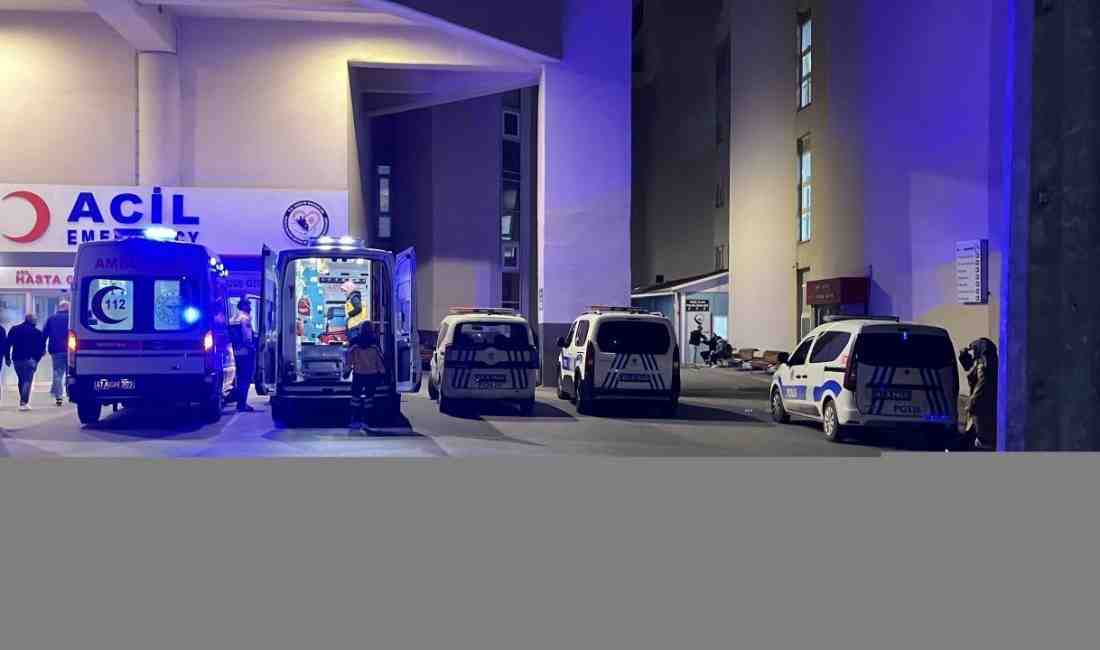 Kocaeli Darıca’da Silahlı, Bıçaklı ve Sopalı Kavga: 5 Yaralı Darıca’da Gece Saatlerinde Kavga Çıktı Kocaeli’nin Darıca ilçesinde iki grup