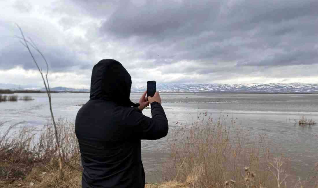 Karların Erimesiyle Nehir Taştı Ardahan’da havaların ısınmasıyla birlikte dağlardaki karlar