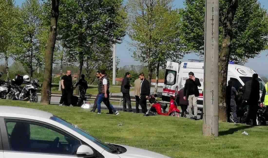 D-650 Karayolu’nda Feci Kaza Sakarya’nın Adapazarı ilçesinde, motosikletin bisiklete çarpması