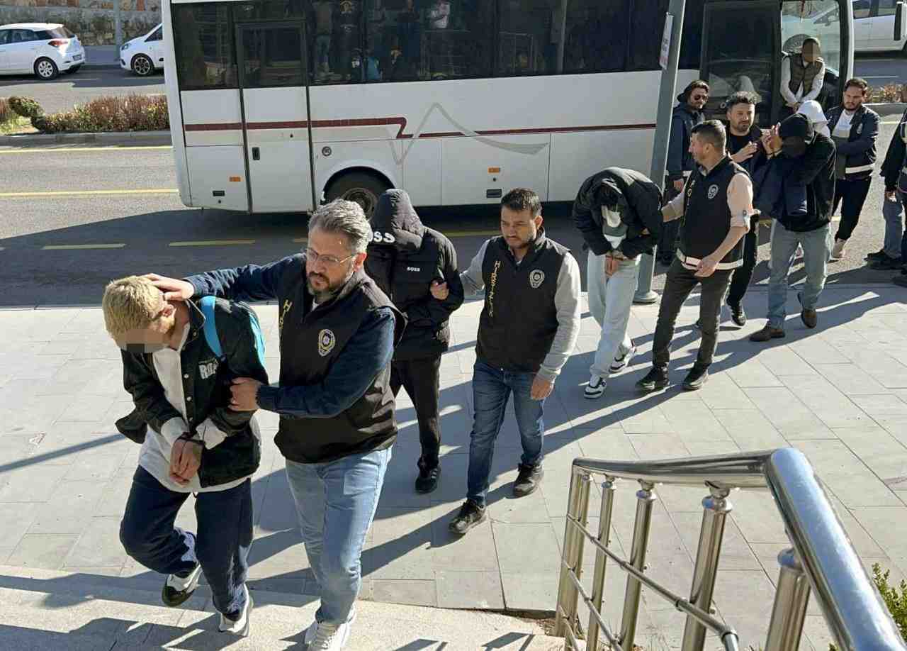 Nevşehir’de başlatılan dolandırıcılık soruşturması kapsamında, kendilerini savcı ve avukat olarak