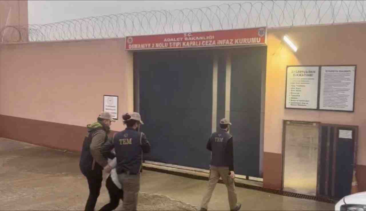 FETÖ Soruşturmasında Eş Zamanlı OperasyonOsmaniye’de FETÖ/PDY terör örgütüne yönelik yürütülen