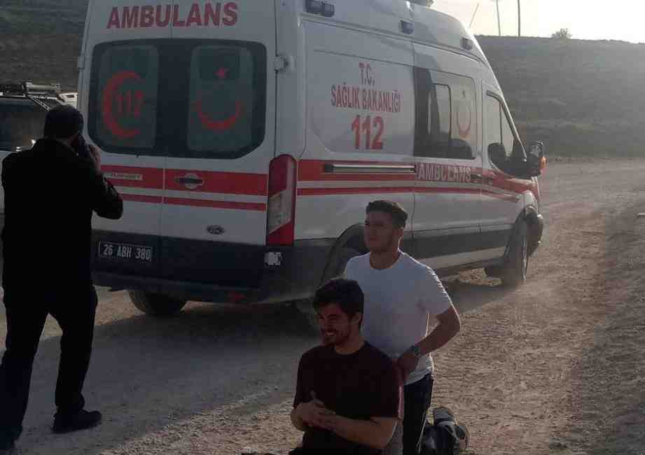 Eskişehir’in Mihalıççık ilçesinde minibüsün şarampole devrilmesi sonucu meydana gelen kazada,