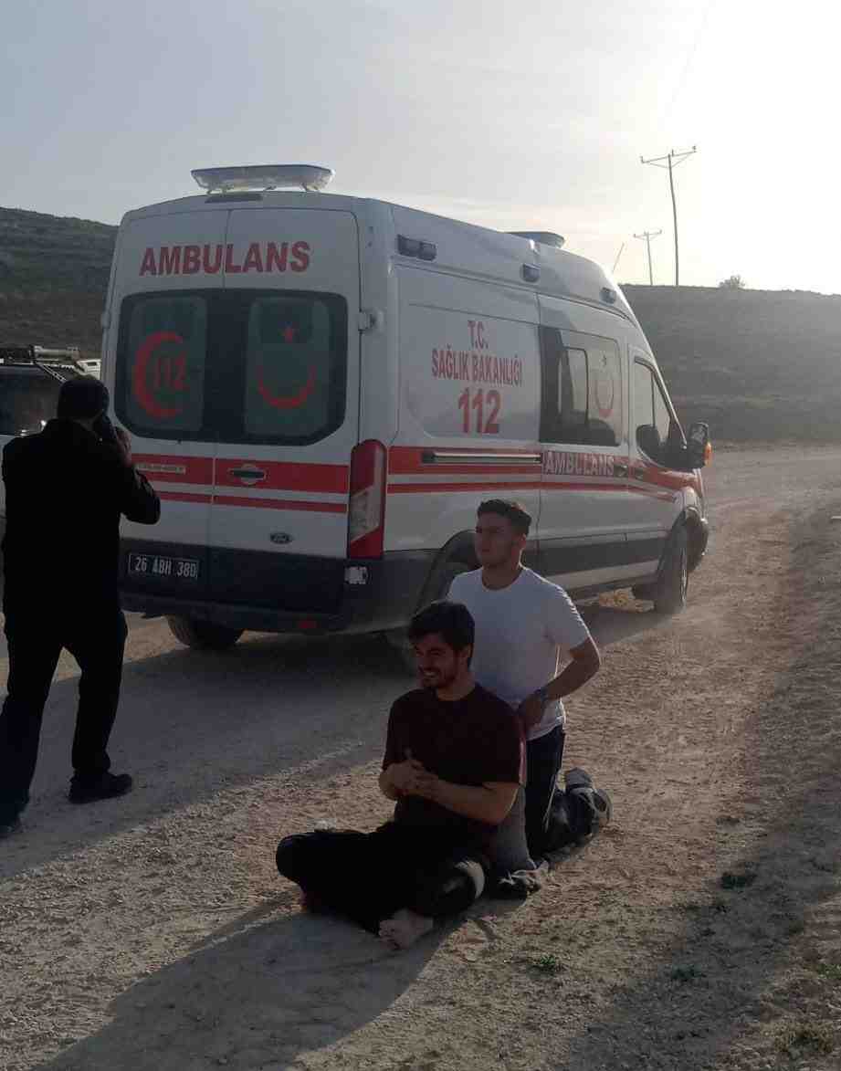 Eskişehir’in Mihalıççık ilçesinde minibüsün şarampole devrilmesi sonucu meydana gelen kazada,